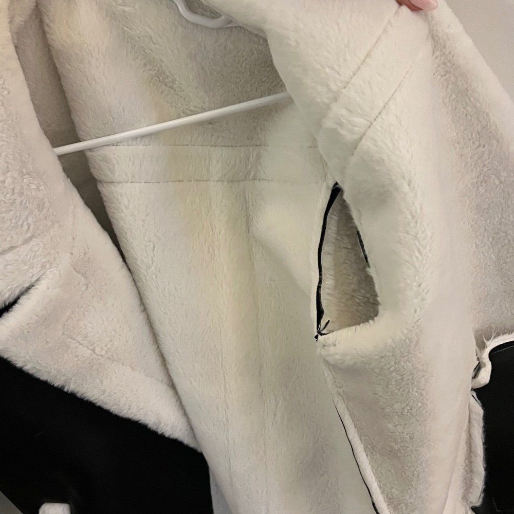 EDIKTED |	ROCKI OVERSIZED FAUX LEATHER SHEARLING JACKET - Picture 2 of 4